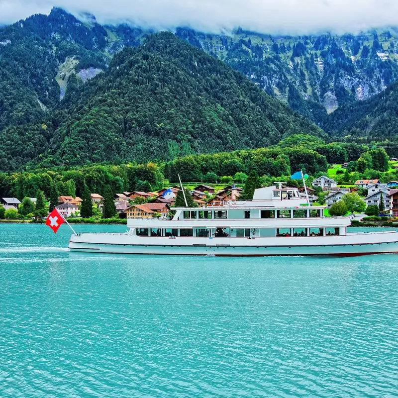 Brienzersee mit Schiff