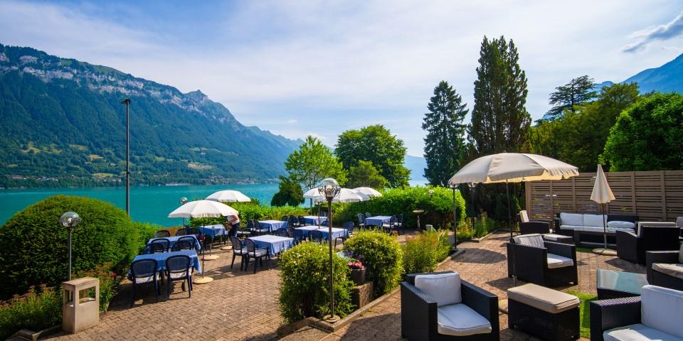 seehotel-terrasse-mit-blick-auf-brienzersee