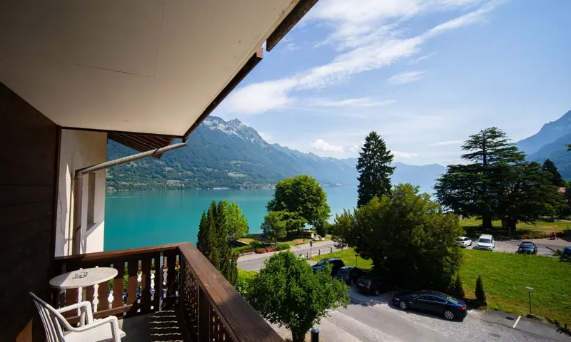 doppelzimmer-standard-mit-aussicht-auf-brienzersee