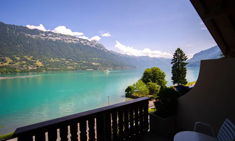 doppelzimmer-superior-aussicht-auf-brienzersee